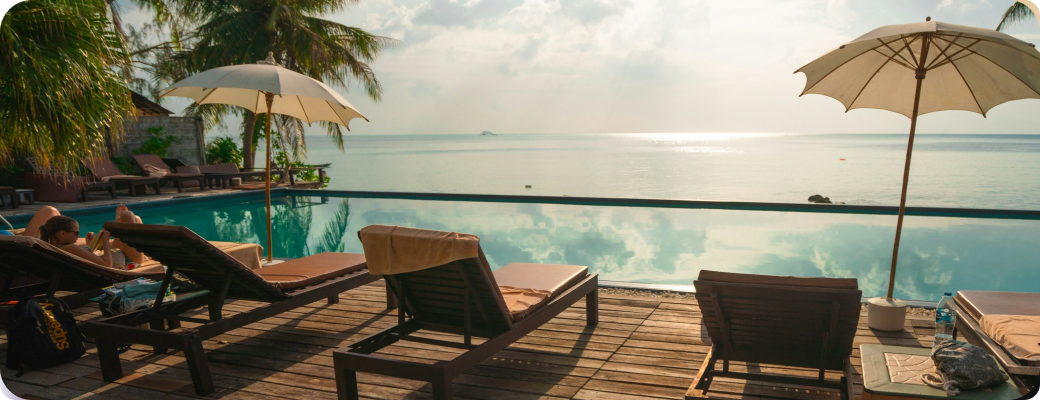 Piscine avec vue sur l'océan